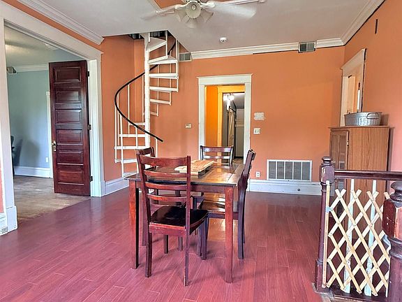 5th image of 3054 Woodland Dr SW