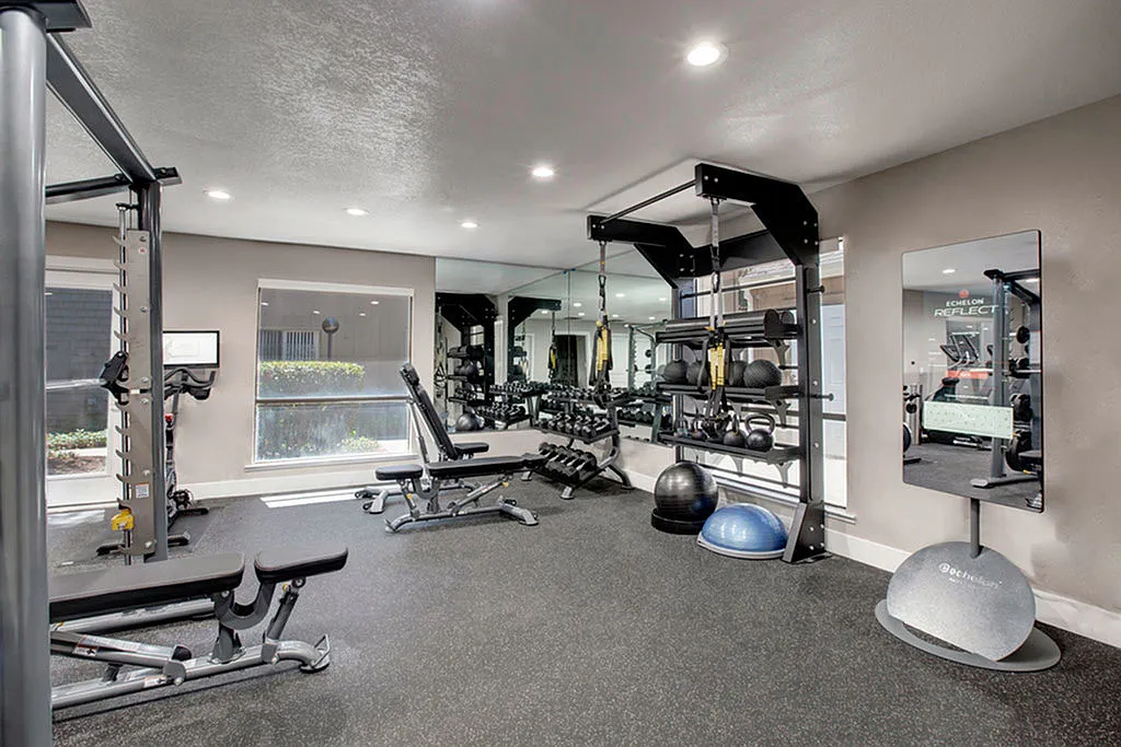 1 bed, 950 sqft, $1,949 — Photo 3