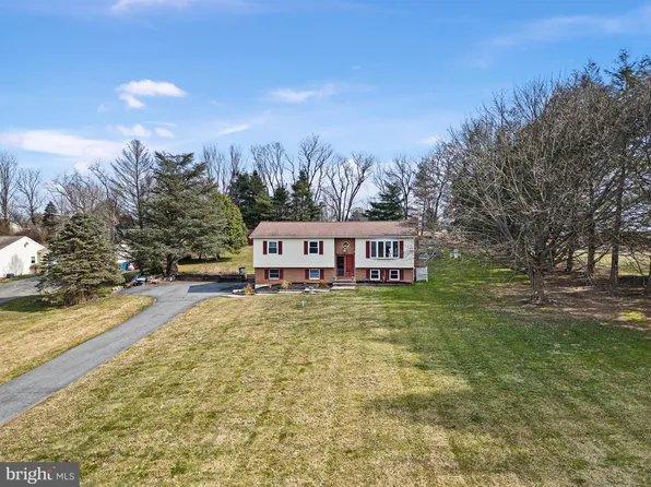 5 Marie Ln, West Grove, PA 19390