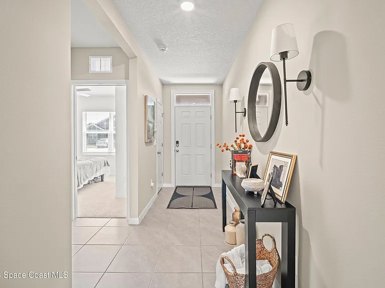 1148 Casey Ave — Photo 5
