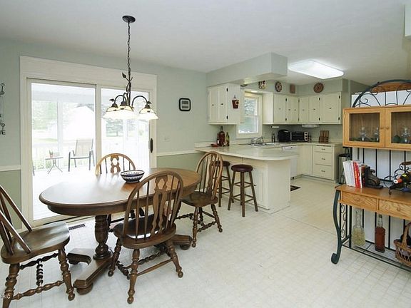 4th image of 6115 Baywood Dr