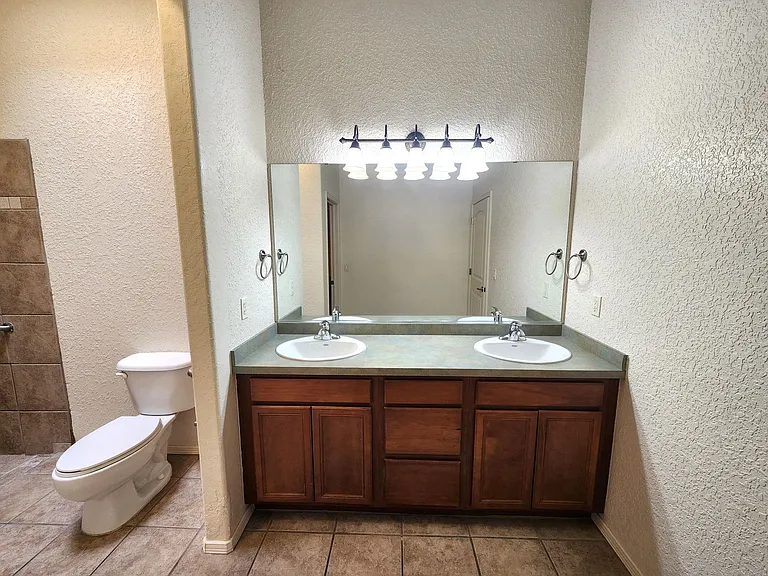 2409 Cortina Mnr — Photo 13