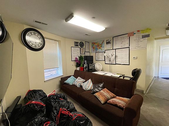 2nd image of 7534 N Claremont Ave #2