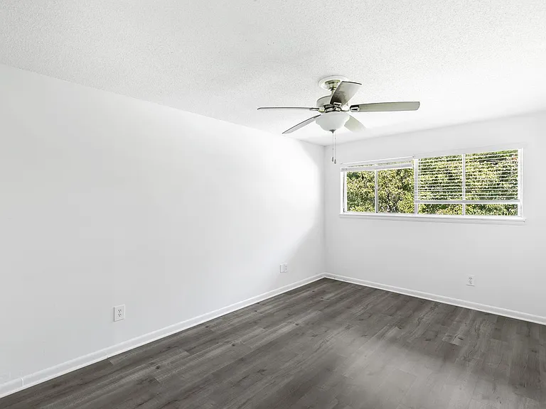 Breezeway — Photo 20
