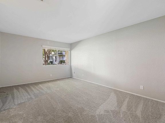 4th image of 379 Eldridge Ave