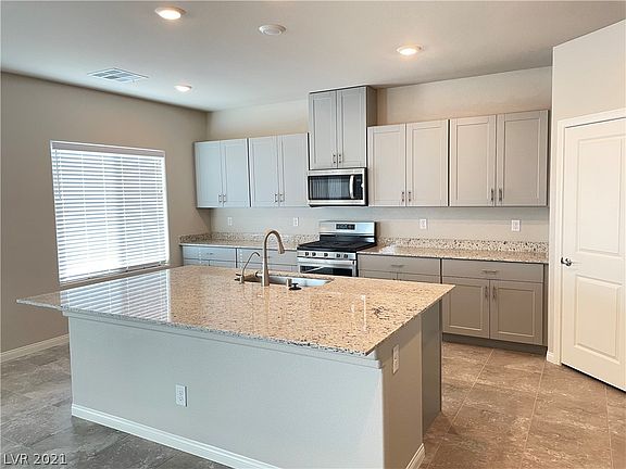 5th image of 949 Twincrest Ave