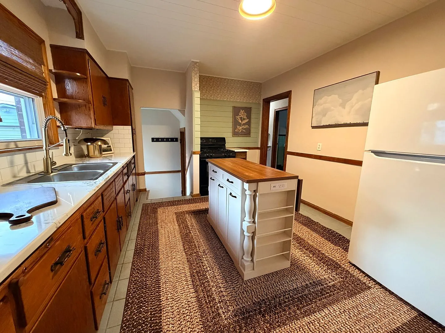 Available Now | Furnished 4br Home Steps From University Of Evansville | Utilities + Wi-Fi Included — Photo 3