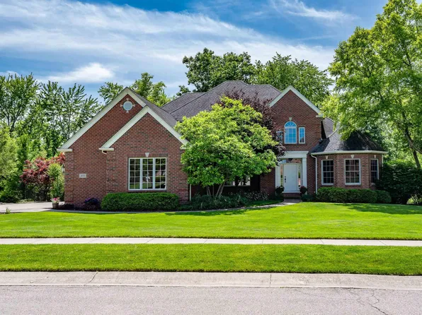 410 Royal Crest Dr, Fort Wayne, IN 46814
