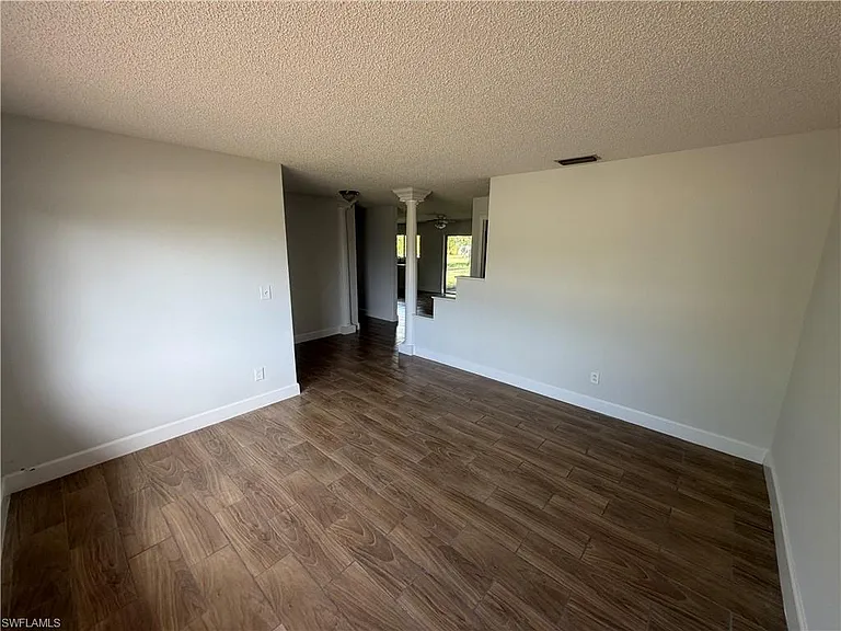 937 SW 52nd St — Photo 4