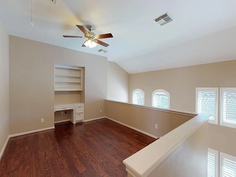 2128 Gillette St — Photo 7