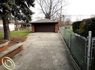 2nd image of 5465 Academy St