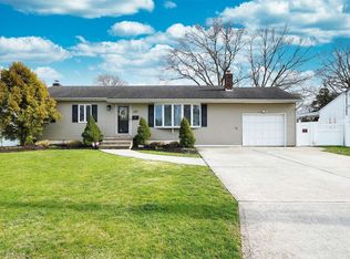 1339 10th St, West Babylon, NY 11704