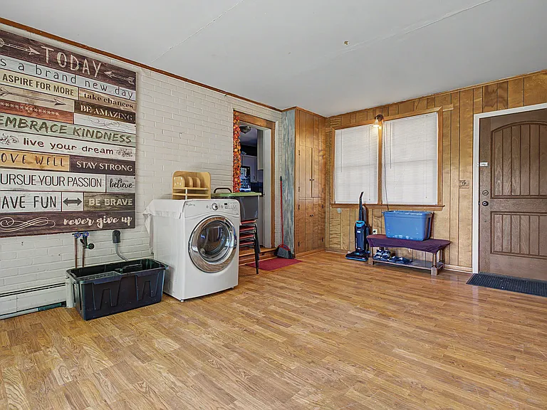 342 W Old Cross Rd — Photo 9