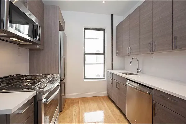 Rented by Weinstein Realty Group | media 8