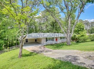 2556 Creekview Dr SW, Marietta, GA 30008