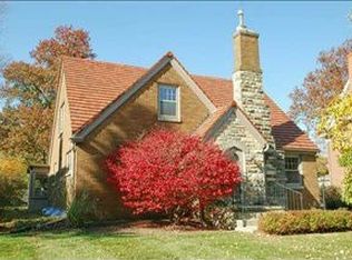 920 California Dr, Des Moines, IA 50312