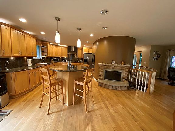 3rd image of 1554 Marquis Ln