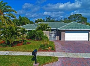 8075 Kimberly Ct, Seminole, FL 33777