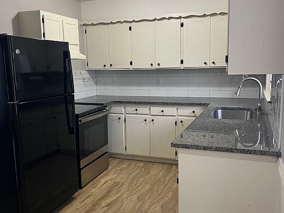 4th image of 33915 W 83rd St