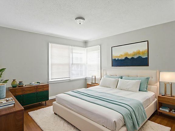 5th image of 900 Meadowbrook Dr
