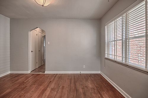 3rd image of 4979-4981 Miami St