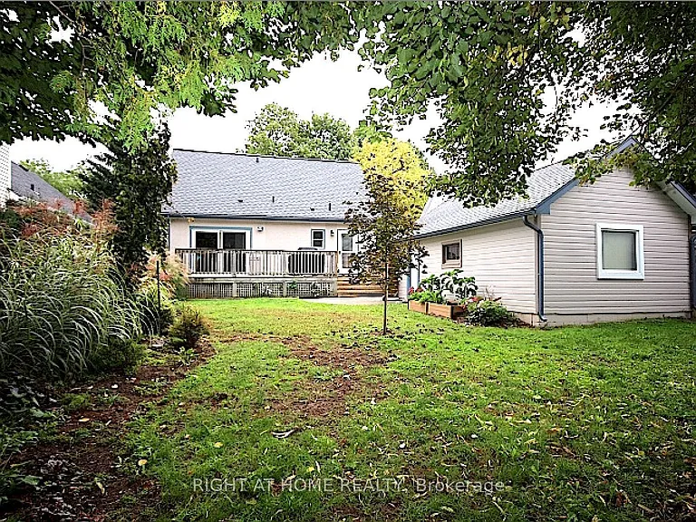 529 Simcoe St — Photo 22