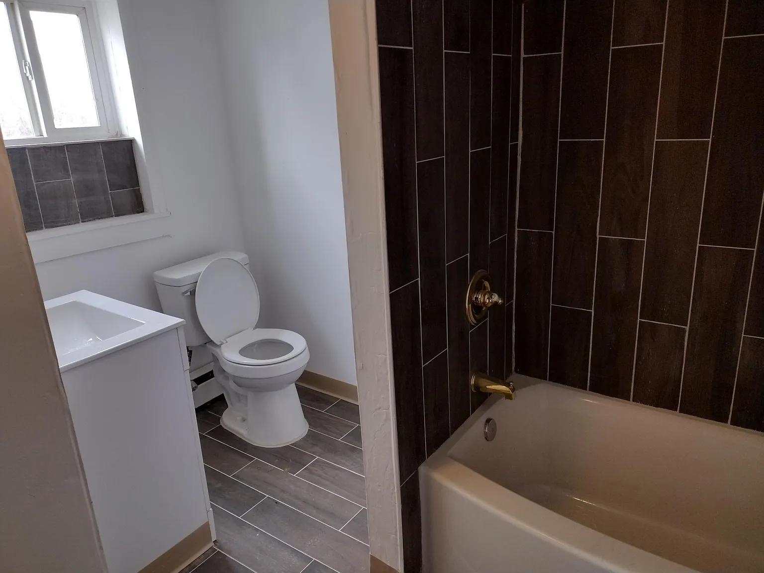 3 bed, 1000 sqft, $1,050 — Photo 3