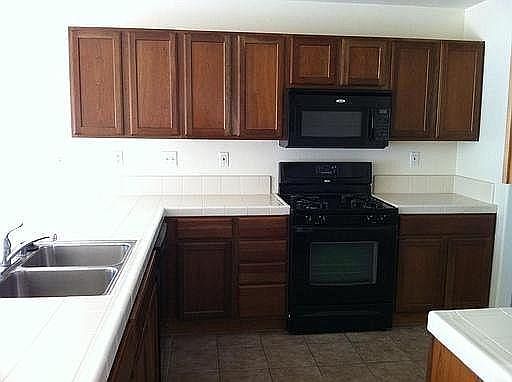 2nd image of 4114 S Kent St
