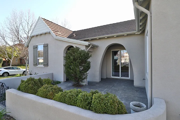 2300 Magnolia Bridge Dr — Photo 1