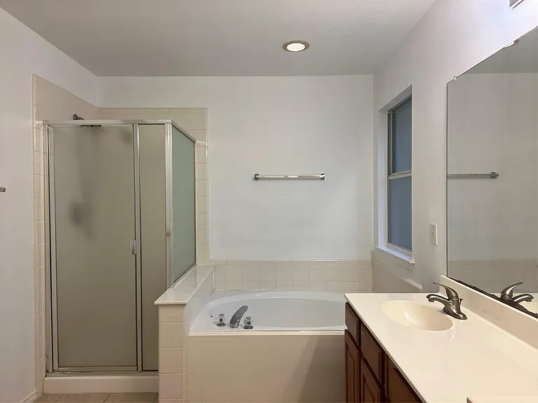 1309 Heather Brook Dr — Photo 22