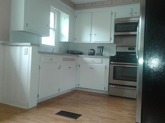 Kitchen - Appliances Stay!