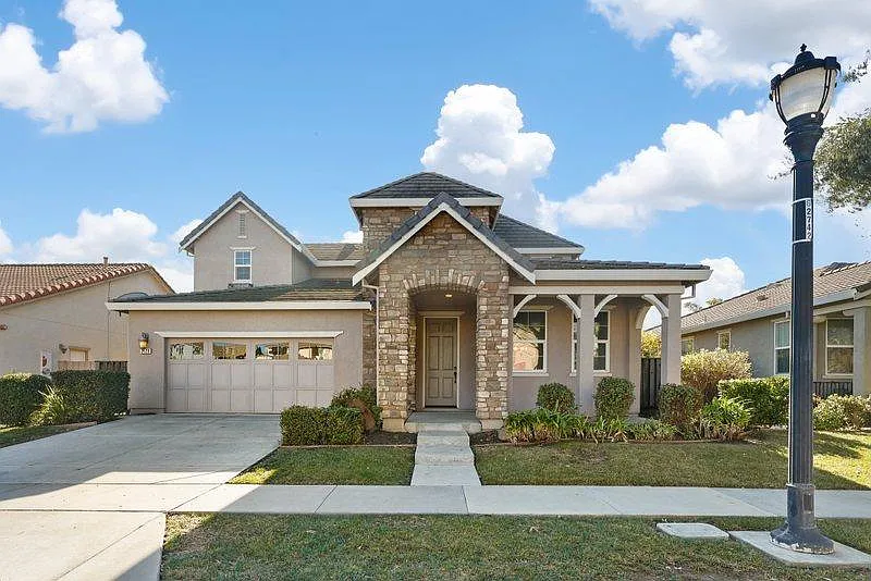 2120 Ragen Pl photo 1