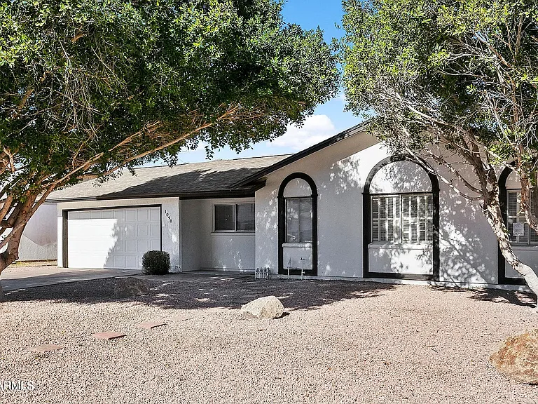 1098 E Fremont Dr — Photo 30