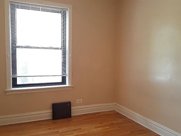 4th image of 438 S Lombard Ave APT 1