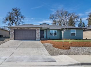 655 SE Garden Way Dr, Winston, OR 97496
