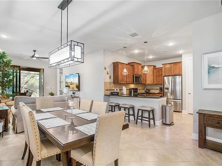 7674 Jacaranda Ln — Photo 5