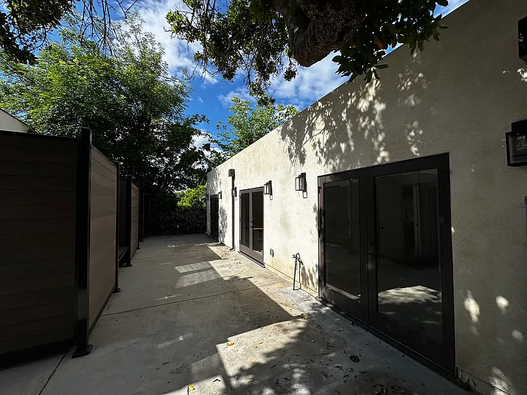 501 1/2 Grand Ave — Photo 12