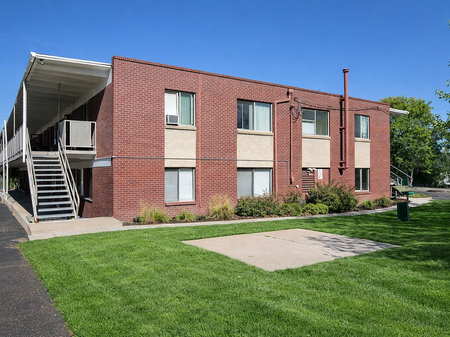 Club Apartments — Photo 2