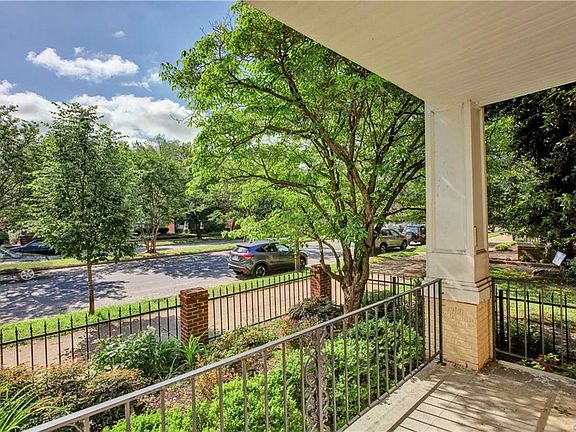 3rd image of 16 S Boulevard APT 1