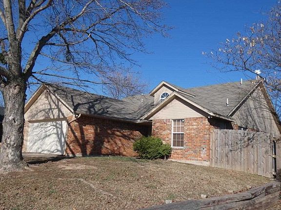 2nd image of 412 SE Sungate Blvd