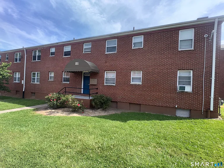 752 New Britain Ave #4 — Photo 4