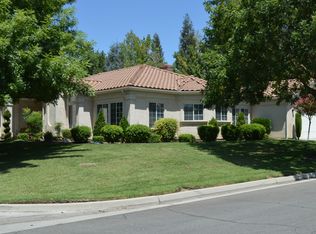 10724 N Clear Lake Ln, Fresno, CA 93730
