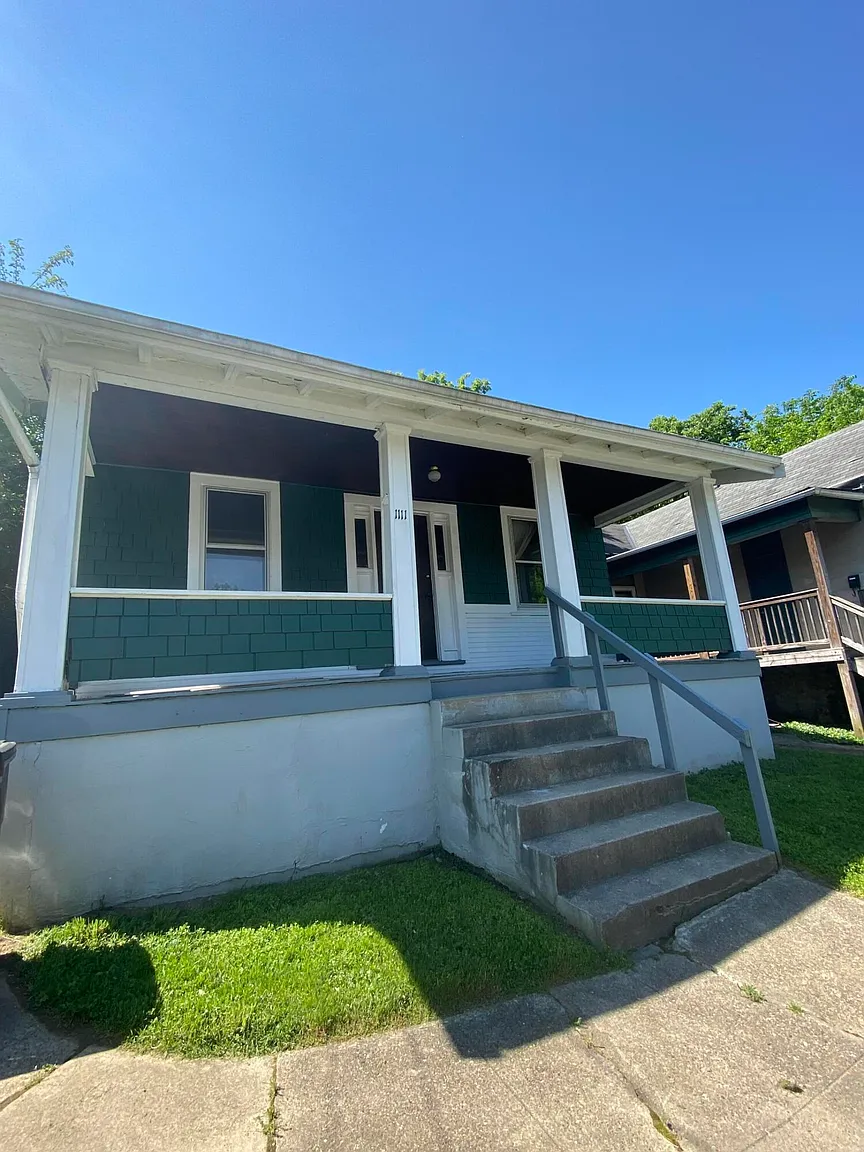 1111 John St photo 1