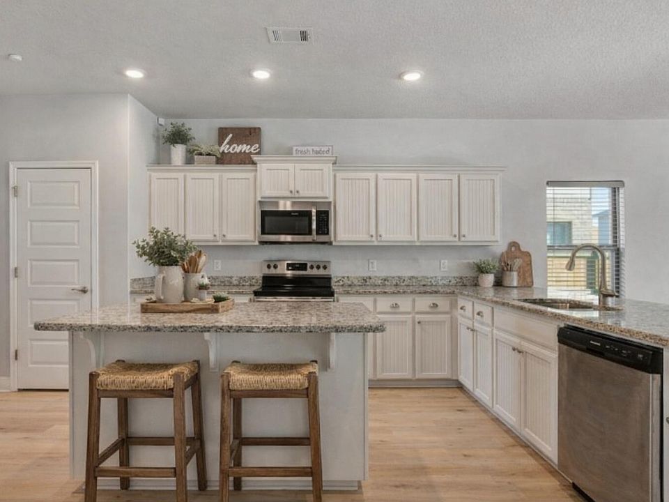 1st image of 231 Baycliff Dr
