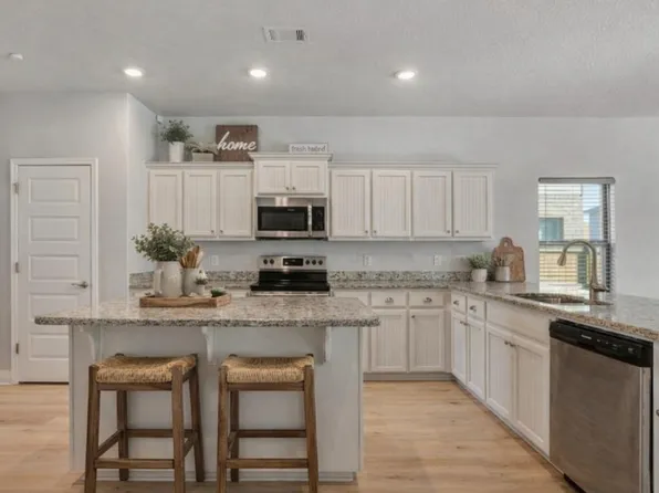 231 Baycliff Dr, Crestview, FL 32536