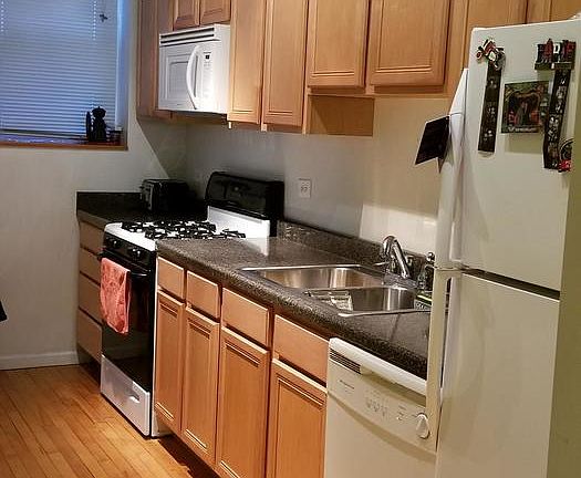 2nd image of 2216 W Chicago Ave APT 2F