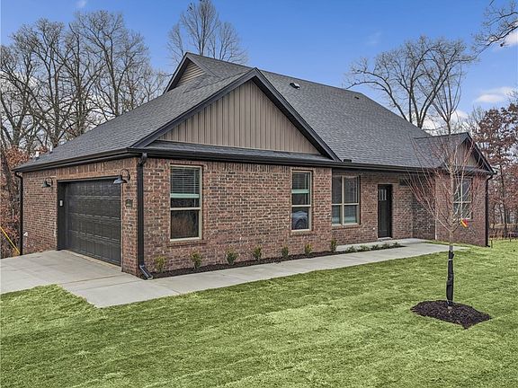 3rd image of 2 Kilmarnock Ln