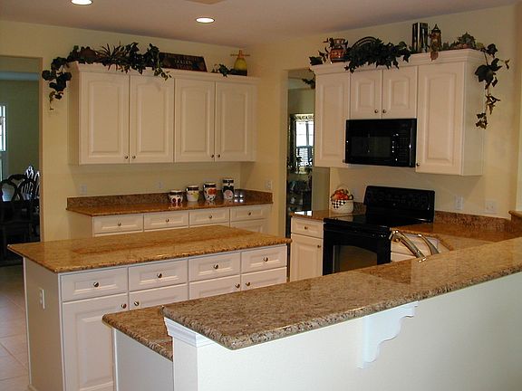 Granite Gourmet kitchen w/tons of lighting