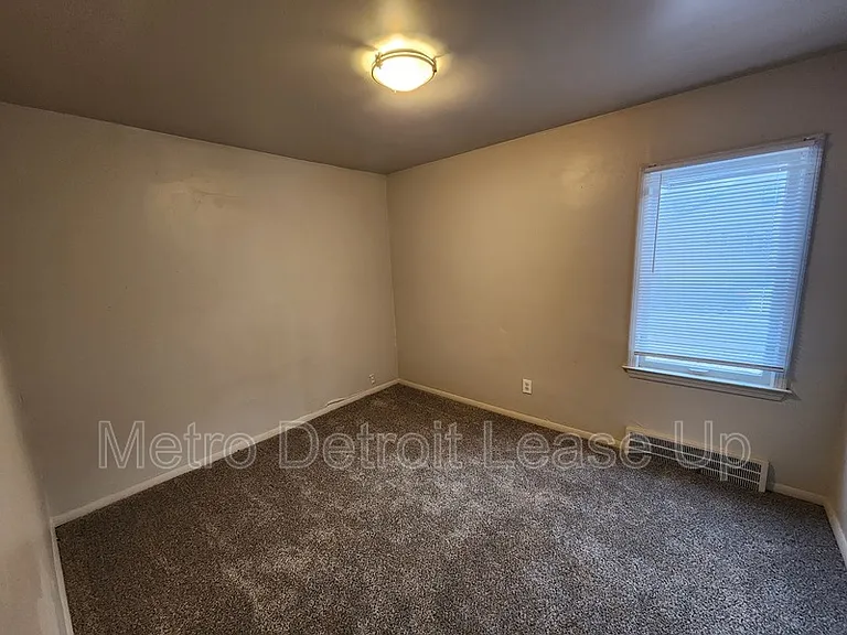 12000 Plainview Ave — Photo 6