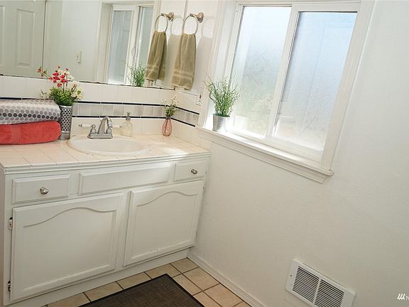 5th image of 1515 Hawaiian Ct SE